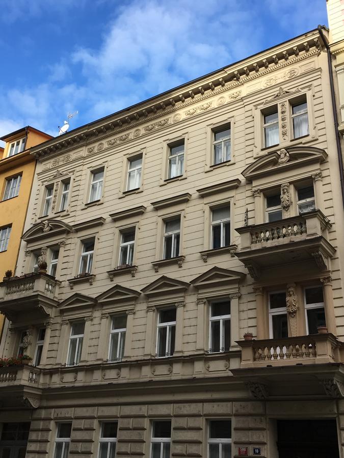Amazing Angie'S Apartment Прага Екстериор снимка